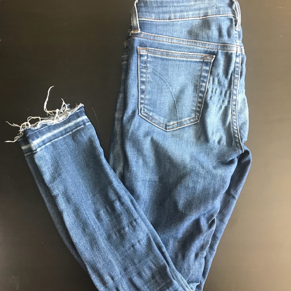 Joe’s Skinny Jean - Medium wash - Size 27